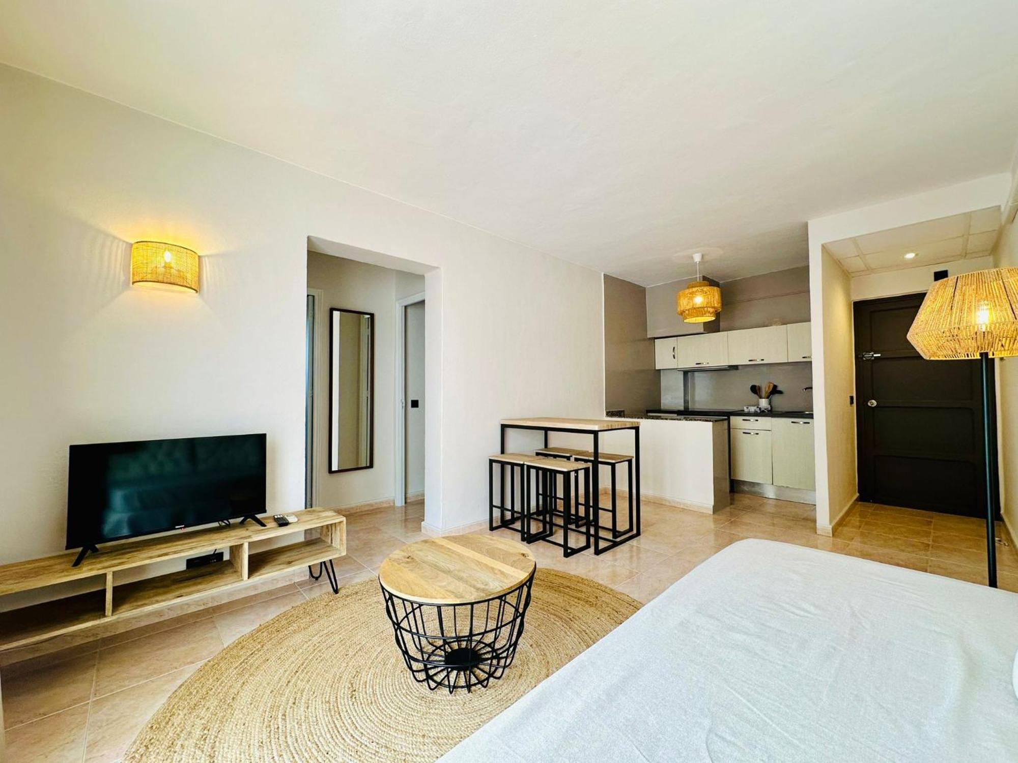 Apartamentos Ses Veles Cala Llonga  Exterior photo