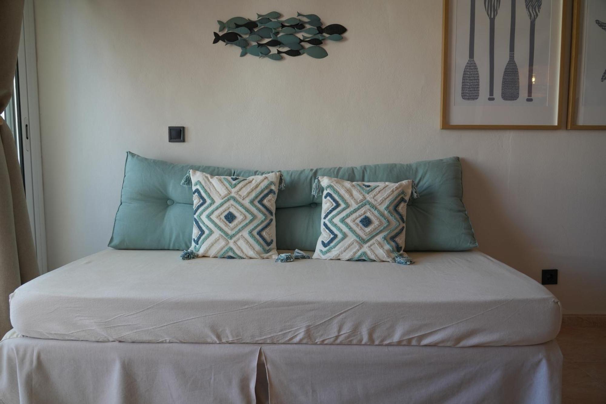 Apartamentos Ses Veles Cala Llonga  Exterior photo