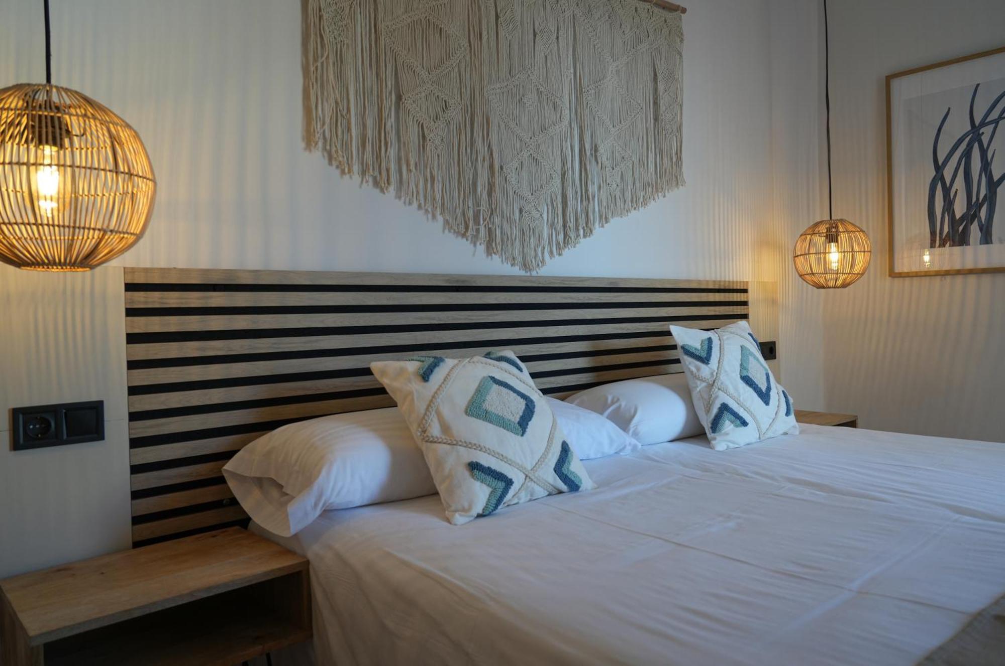 Apartamentos Ses Veles Cala Llonga  Exterior photo