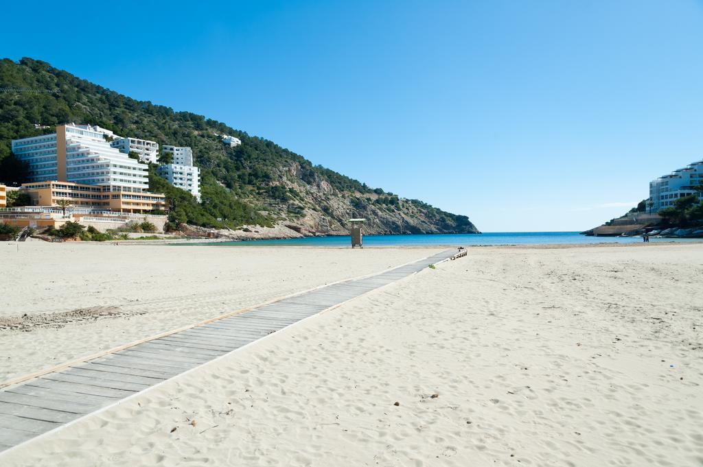Apartamentos Ses Veles Cala Llonga  Exterior photo