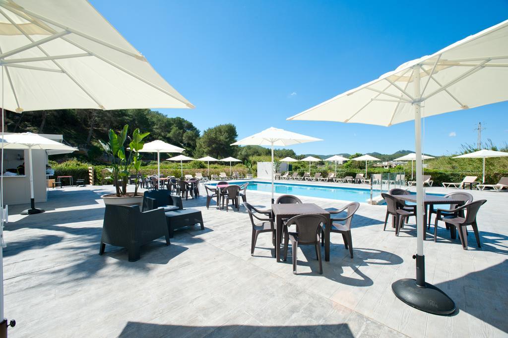 Apartamentos Ses Veles Cala Llonga  Exterior photo