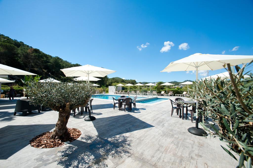 Apartamentos Ses Veles Cala Llonga  Exterior photo