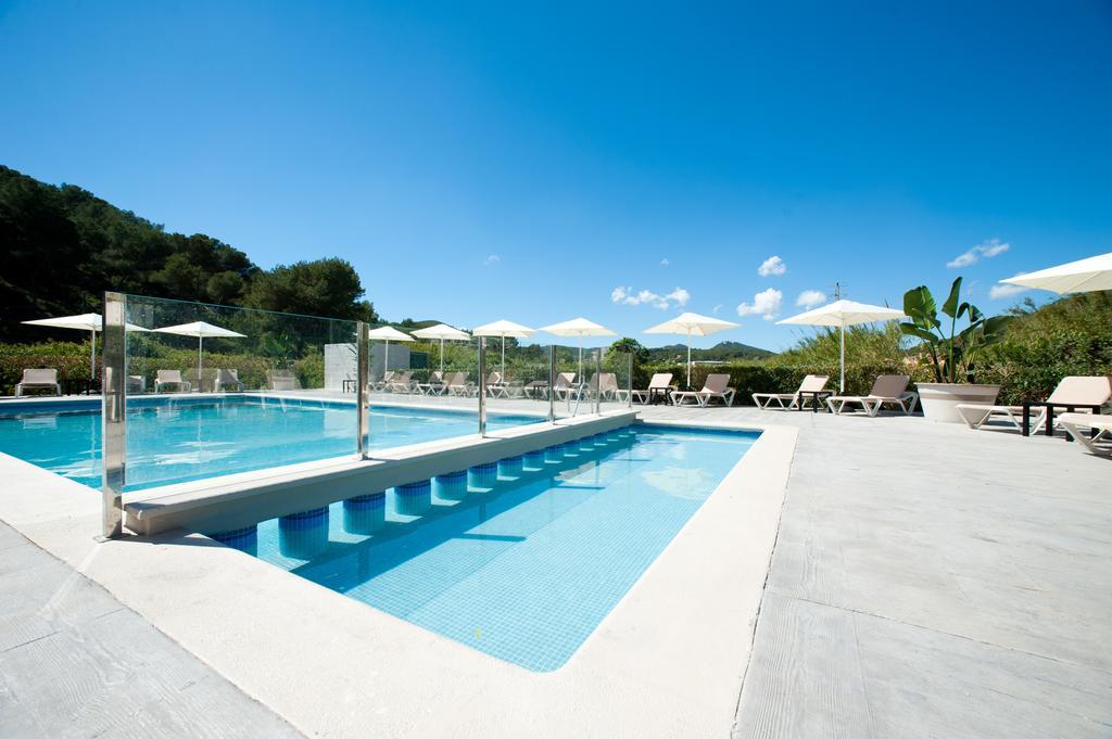 Apartamentos Ses Veles Cala Llonga  Exterior photo
