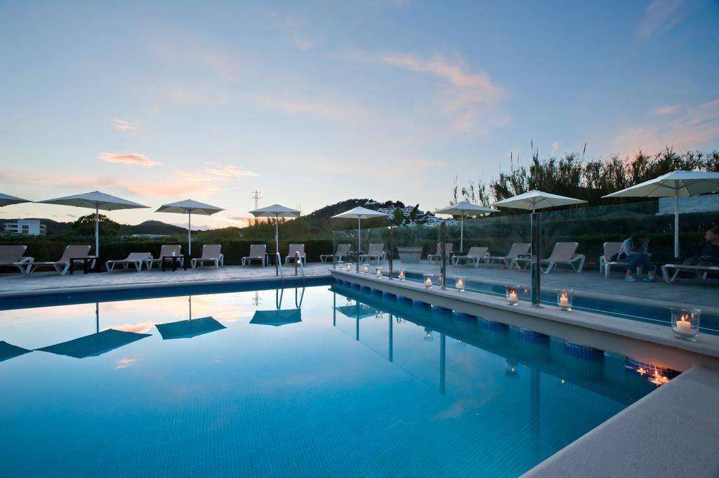 Apartamentos Ses Veles Cala Llonga  Exterior photo